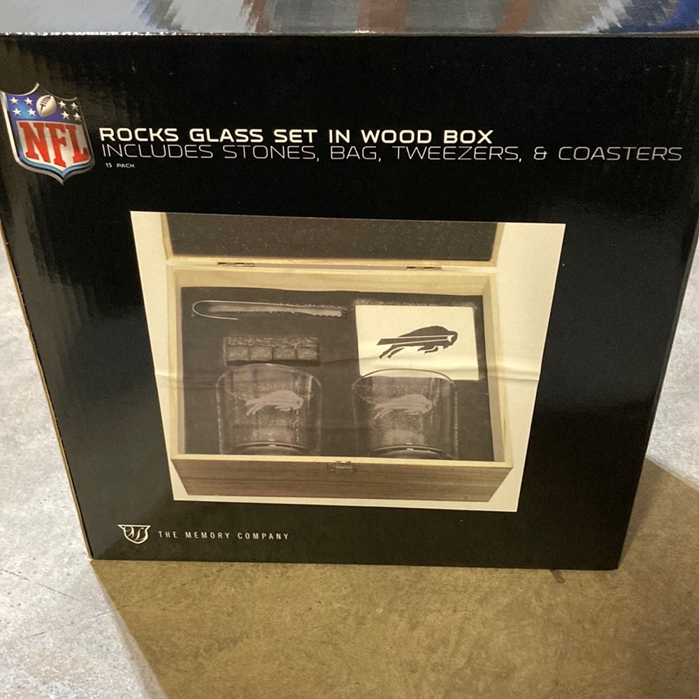 NFL Buffalo Bills Rocks glass set in wood box